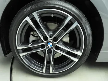 Car image 38