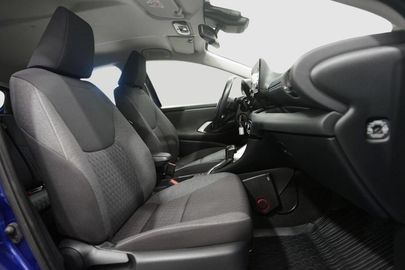 Car image 15