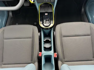 Car image 32