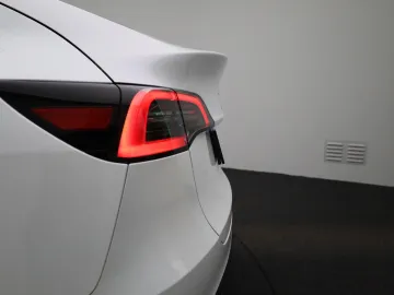 Car image 46