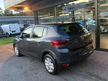 Car image 5
