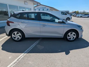 Car image 4