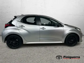 Car image 3