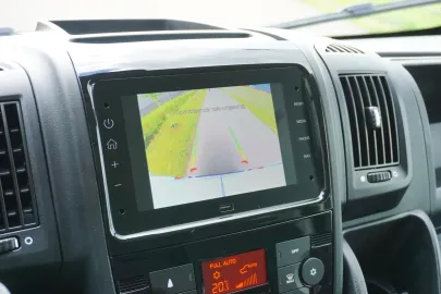 Car image 30