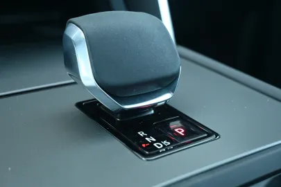 Car image 33