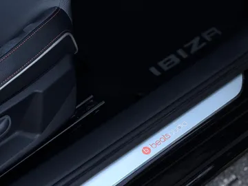 Car image 35