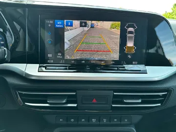 Car image 30