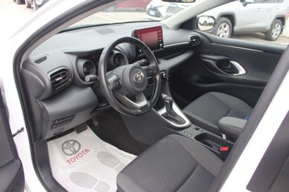 Car image 12