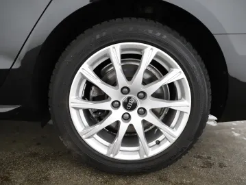 Car image 28