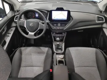 Car image 4
