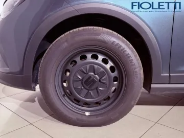 Car image 12