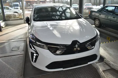 Car image 25