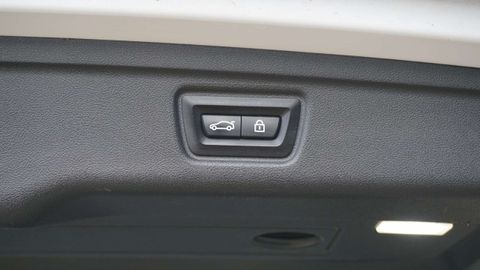 Car image 38