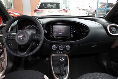 Car image 9