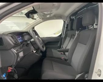 Car image 28