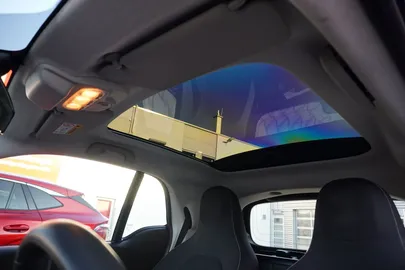 Car image 26
