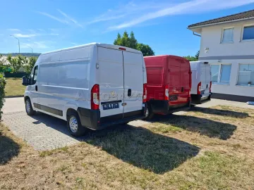 Car image 28