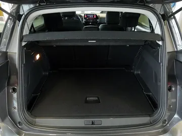Car image 28