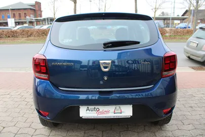 Car image 5