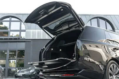 Car image 25