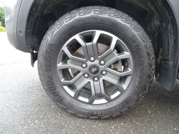 Car image 30