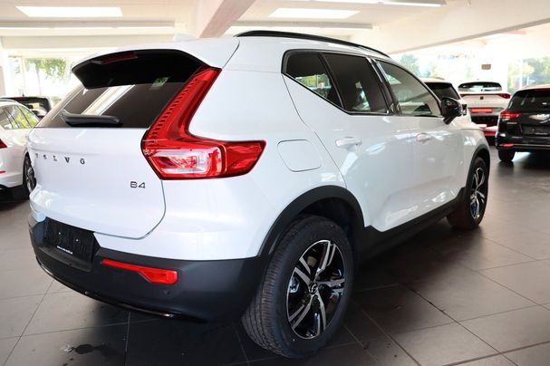 Volvo XC40 Plus Dark B4 155 kW image number 3