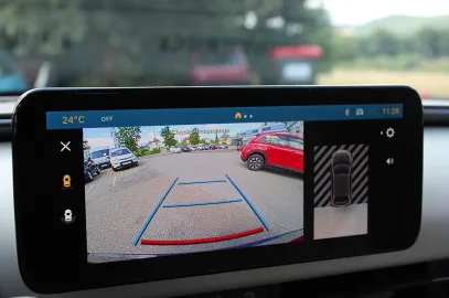 Car image 13
