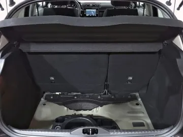 Car image 28