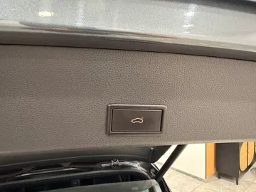 Car image 34