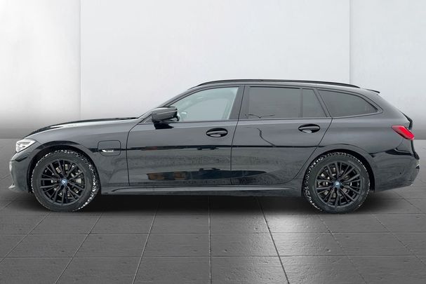 BMW 330 e Touring M Sport xDrive 216 kW image number 4