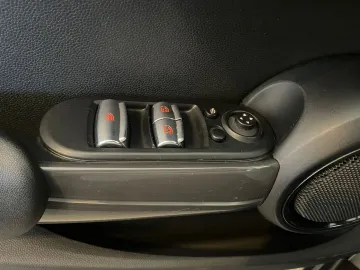 Car image 40