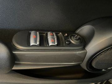 Car image 40