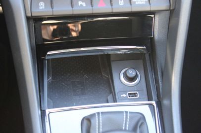 Car image 30