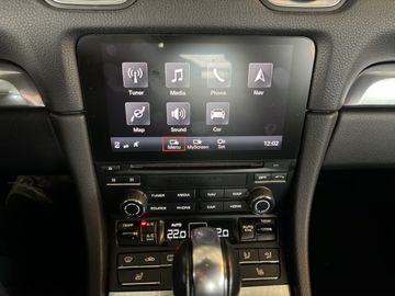 Car image 12