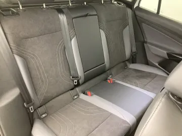 Car image 36