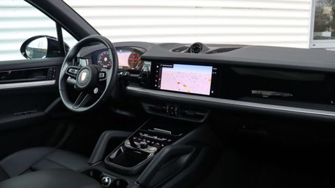 Car image 30