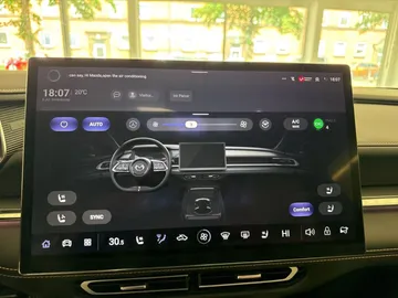 Car image 25