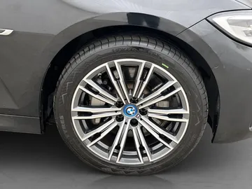 Car image 36