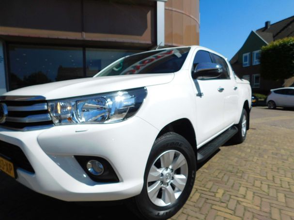 Toyota Hilux Double D Cab 2.4 4D Professional 110 kW image number 7