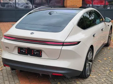 Car image 24