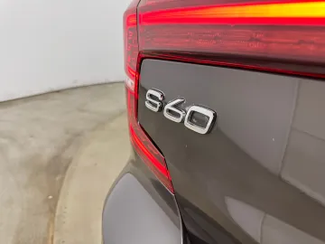 Car image 32