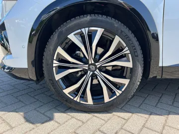 Car image 37