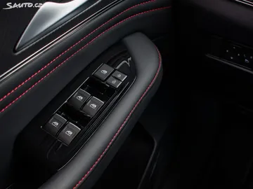 Car image 30