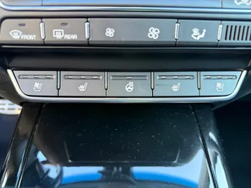 Car image 34