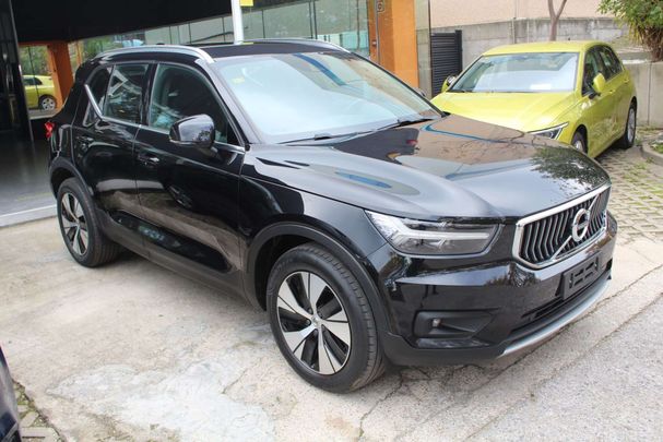 Volvo XC40 AWD T4 192 kW image number 1