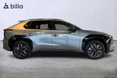 Car image 4