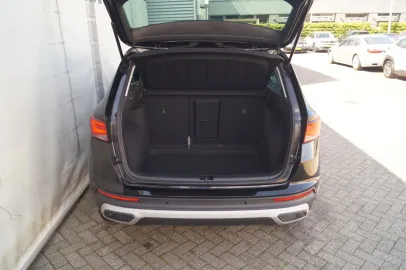 Car image 27