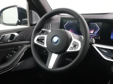 Car image 32