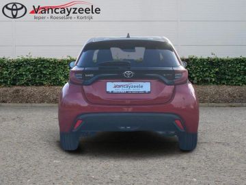 Car image 4