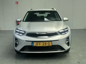 Car image 24